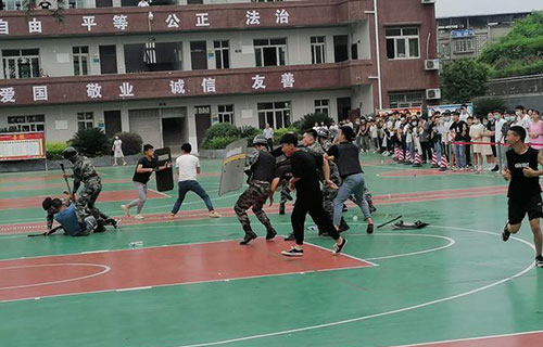 学校防爆演练