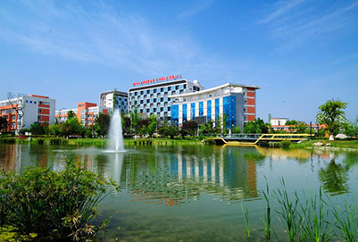 学校湖景
