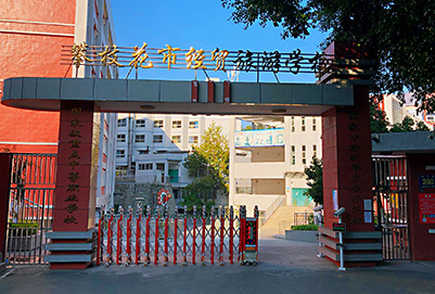 学校大门剪影