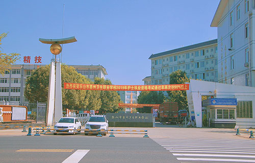 学校大门