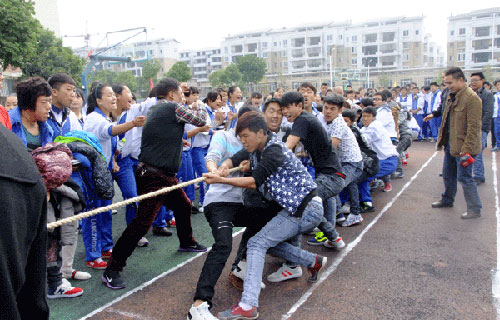 学校拔河比赛