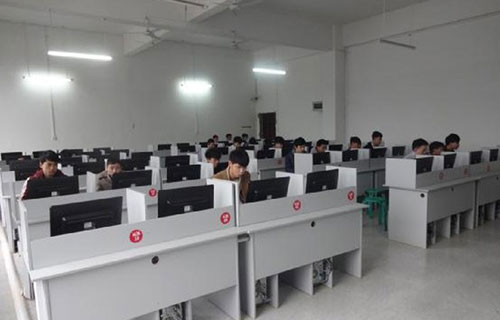 计算机应用专业学生
